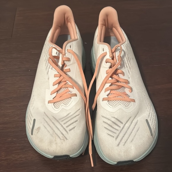 Women’s Altra FWD Experience white/gray size 11 with some dirt but lightly used - Picture 2 of 4